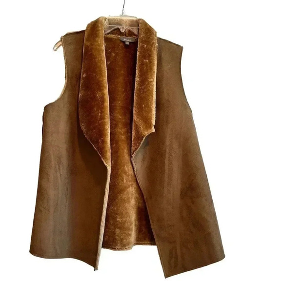 Neiman Marcus Faux Fur Vest - Picture 3 of 10